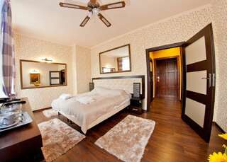 Курортные отели Pałac Saturna Челядзь Comfort Double Room with unlimited access to Roman Terms-1
